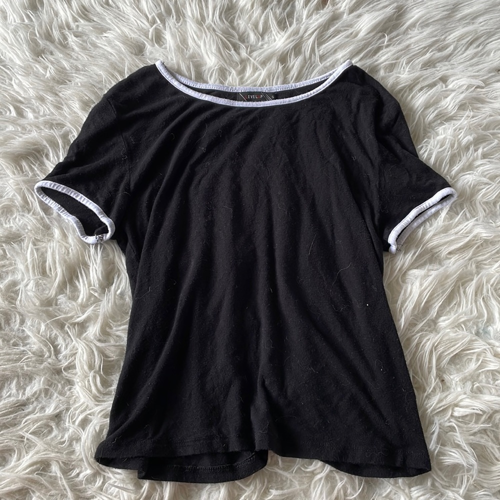 BLACK THIN SHIRT WITH WHITE EDGES LEVEL UP TEE
